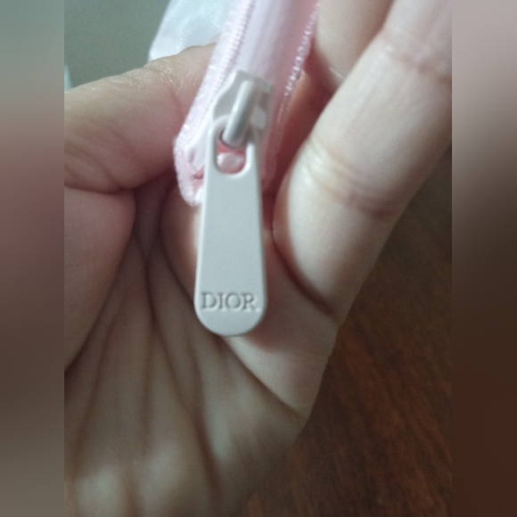 GIVEAWAY *****
Dior. New Miss Dior - Picture 3 of 4